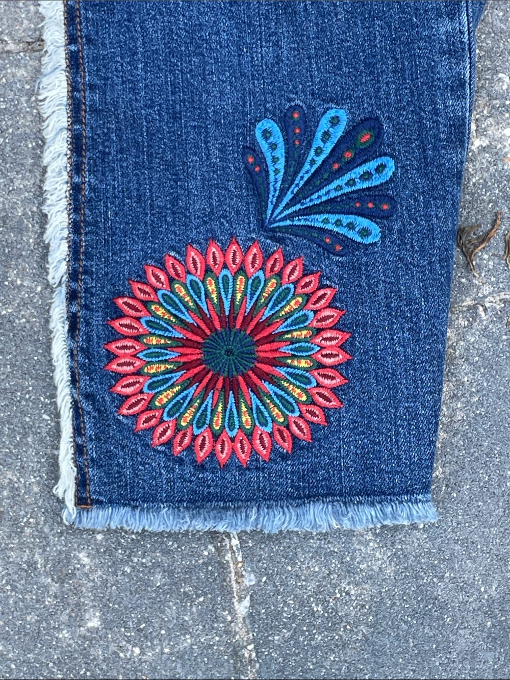 Johnny Was Indigo Denim Straight-Leg Jeans with Multicolor Embroidery 30 - Picture 8 of 12